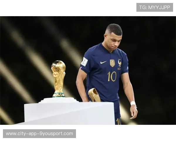 姆巴佩世界杯舞台大爆发，法国锋线目标金靴